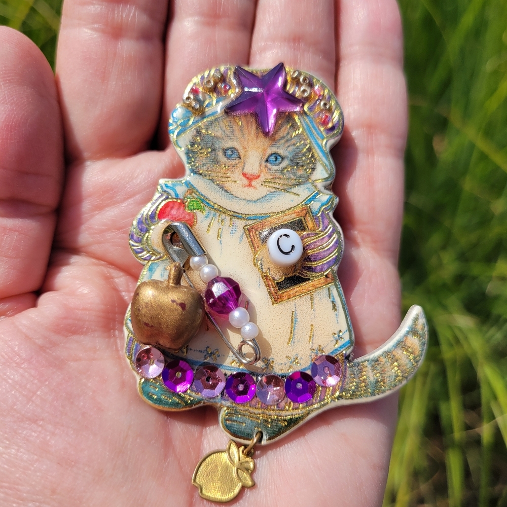 Handcrafted Cute Cat Pin Brooch ~ Embellished ~ Teacher ~ Kitten ~ Apple - Picture 3 of 16